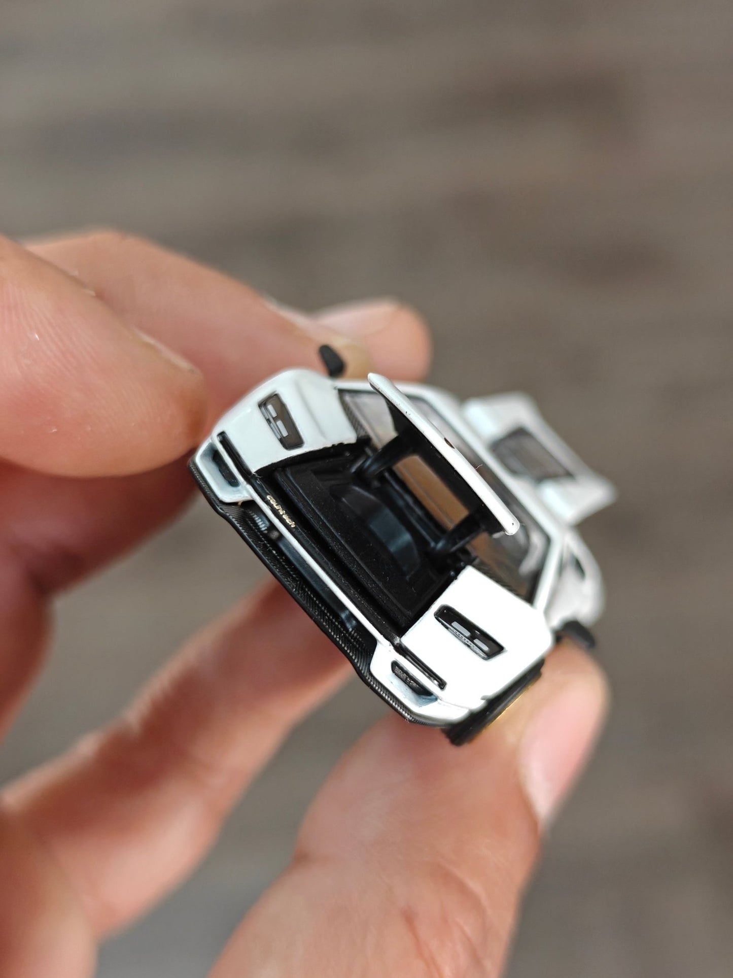 Pop Race Lamborghini Countach LPI 800 - 4 - White (Open Box) - Kinder Logs