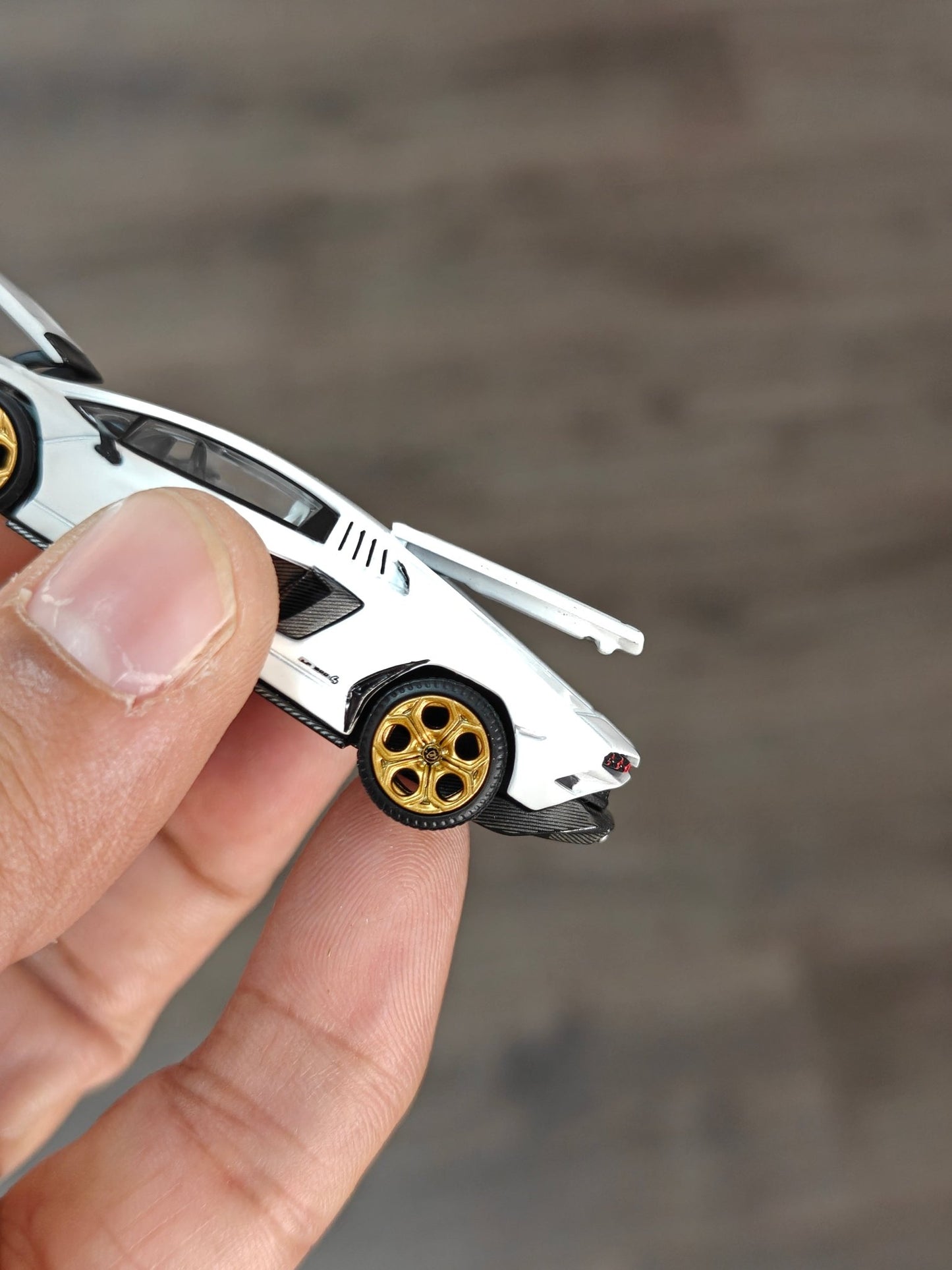 Pop Race Lamborghini Countach LPI 800 - 4 - White (Open Box) - Kinder Logs