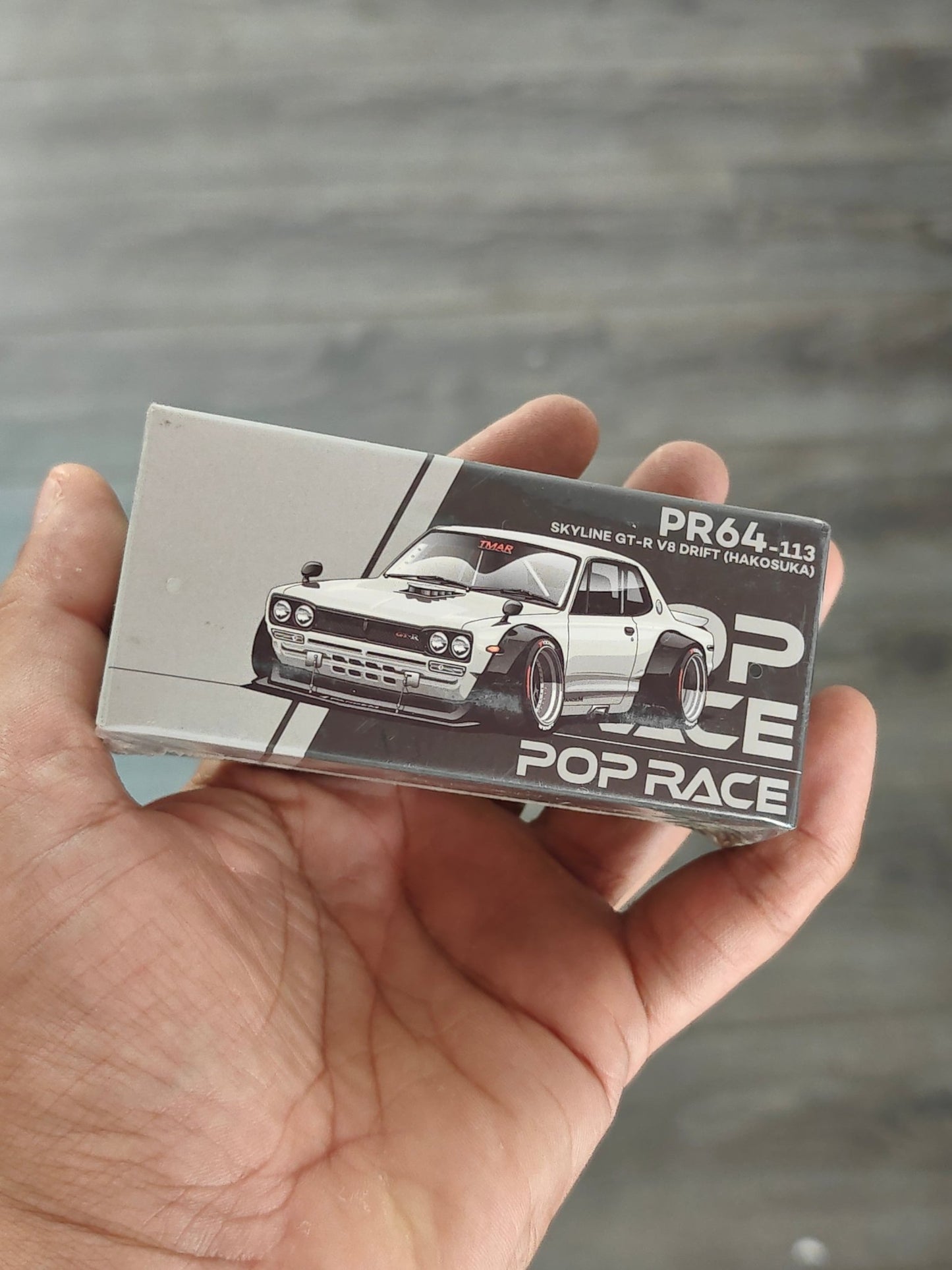 Pop Race Nissan Skyline GT-R V8 Drift Hakosuka PR64-113 (White) - Kinder Logs