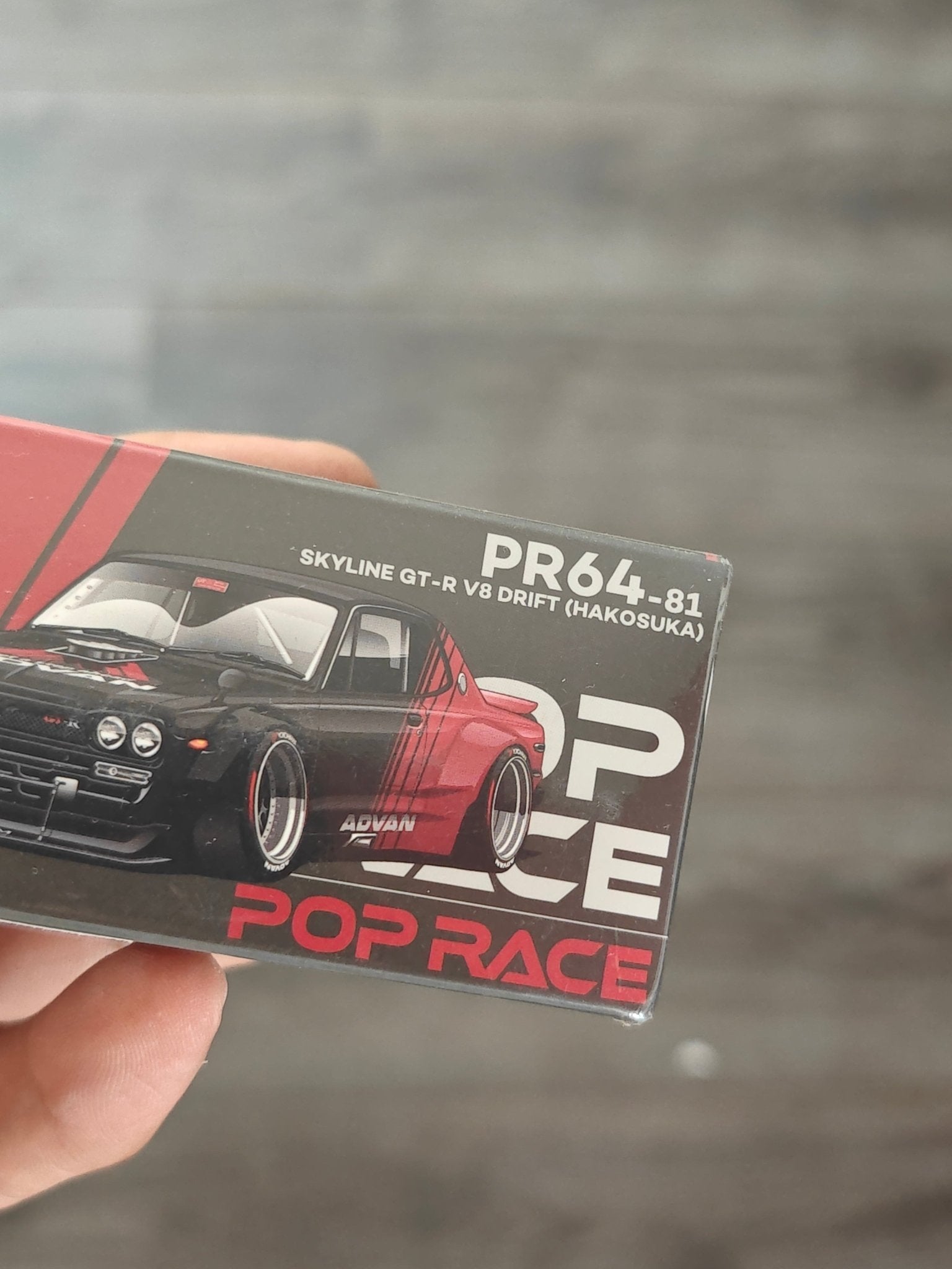 Pop Race Nissan Skyline GT-R V8 Drift Hakosuka PR64-81 Advan (Sealed Box) - Kinder Logs