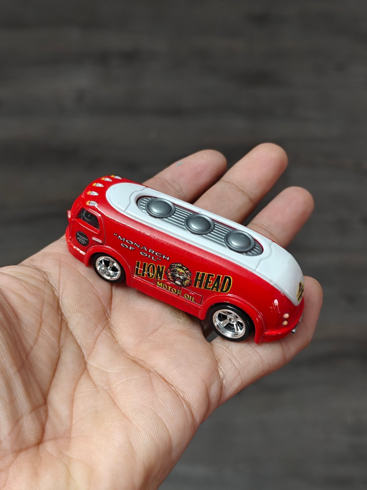 Premium Hot Wheels 1937 Haulin' Gas Lion Head Edition (Uncarded - New) - Kinder Logs