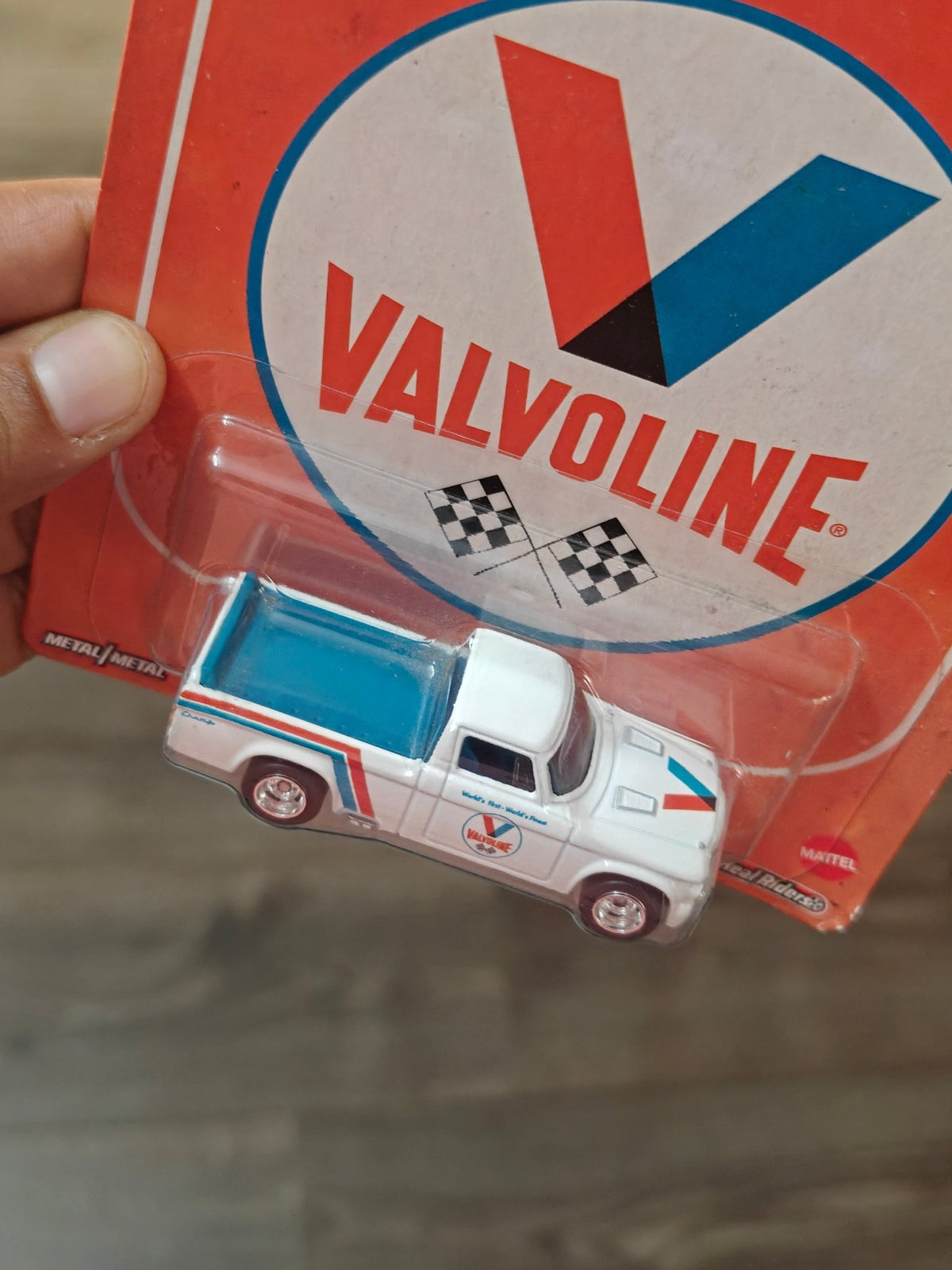 Premium Hot Wheels 1963 Studebaker Champ Valvoline Edition (Imported) - Kinder Logs