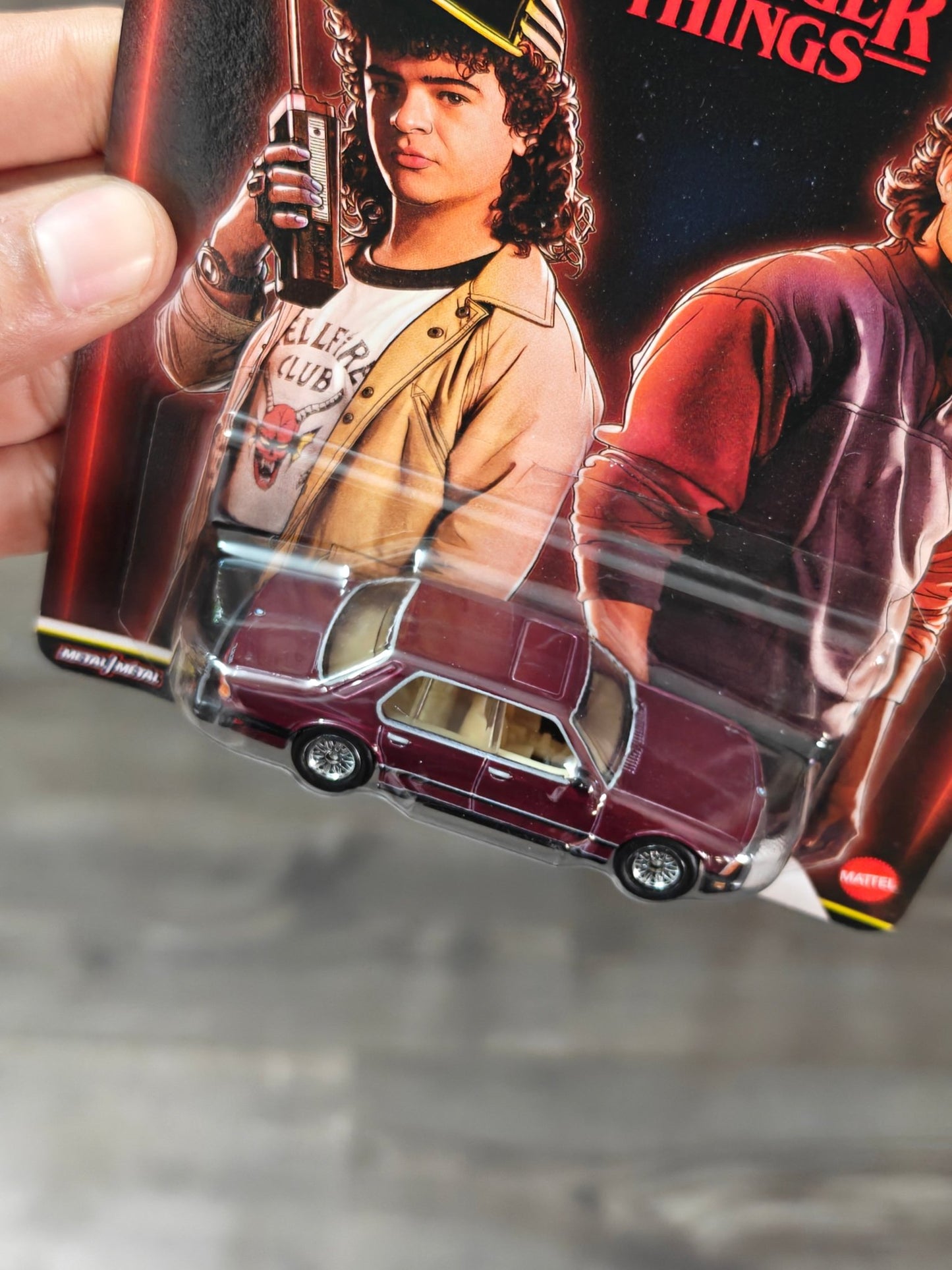 Premium Hot Wheels 1983 BMW 733i - Netflix Stranger Things (Imported) - Kinder Logs