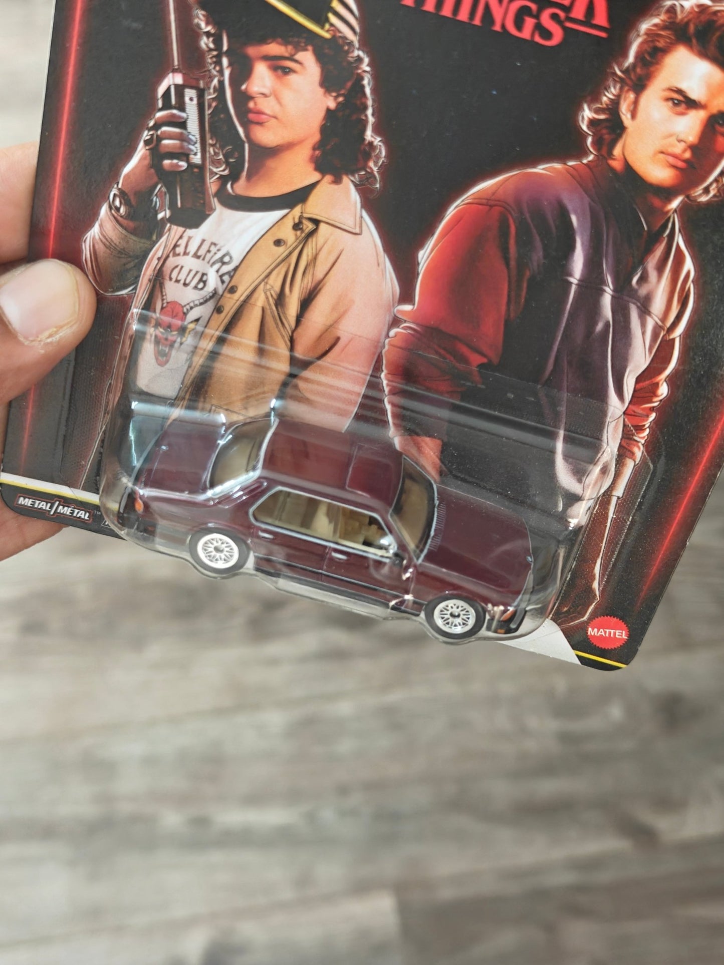 Premium Hot Wheels 1983 BMW 733i - Netflix Stranger Things (Imported) - Kinder Logs