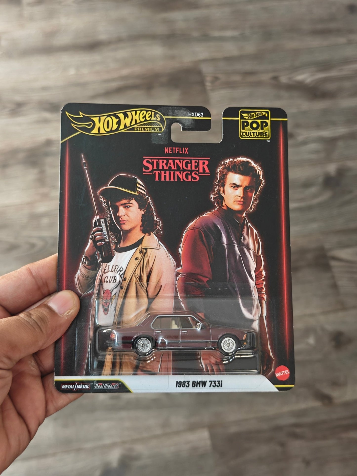Premium Hot Wheels 1983 BMW 733i - Netflix Stranger Things (Imported) - Kinder Logs