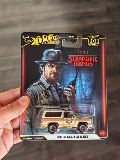 Premium Hot Wheels 1985 Chevrolet K5 Blazer 'Stranger Things' (Imported) - Kinder Logs