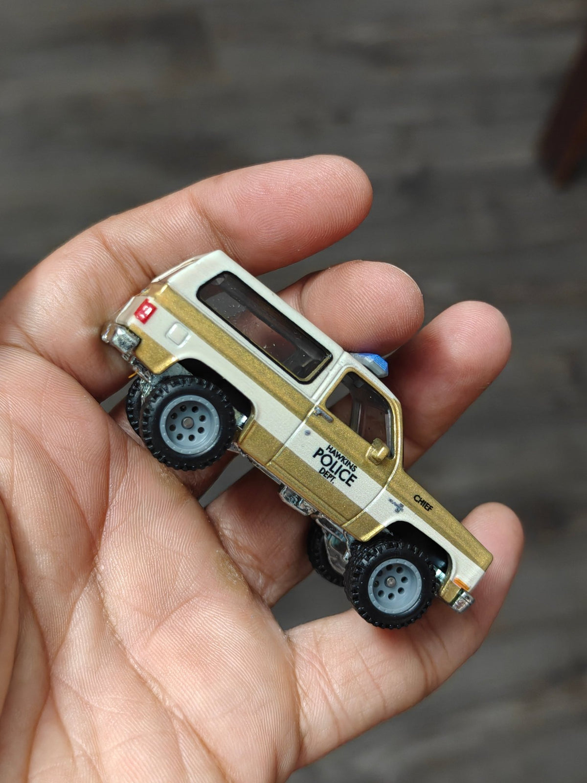 Premium Hot Wheels 1985 Chevrolet K5 Blazer 'Stranger Things' (Uncarded - New) - Kinder Logs