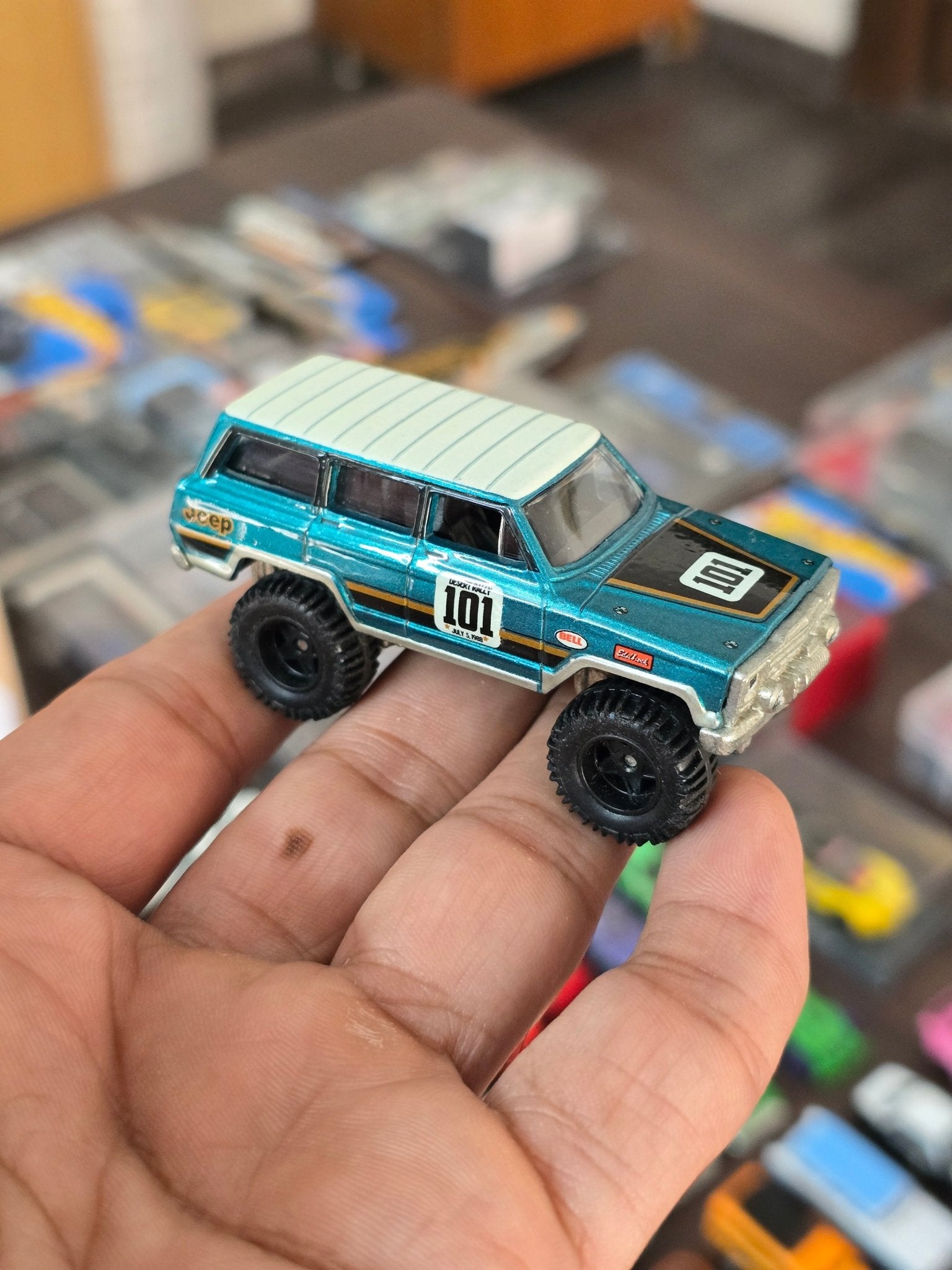 Premium Hot Wheels 1988 Jeep Grand Wagoneer (Uncarded - New) - Kinder Logs