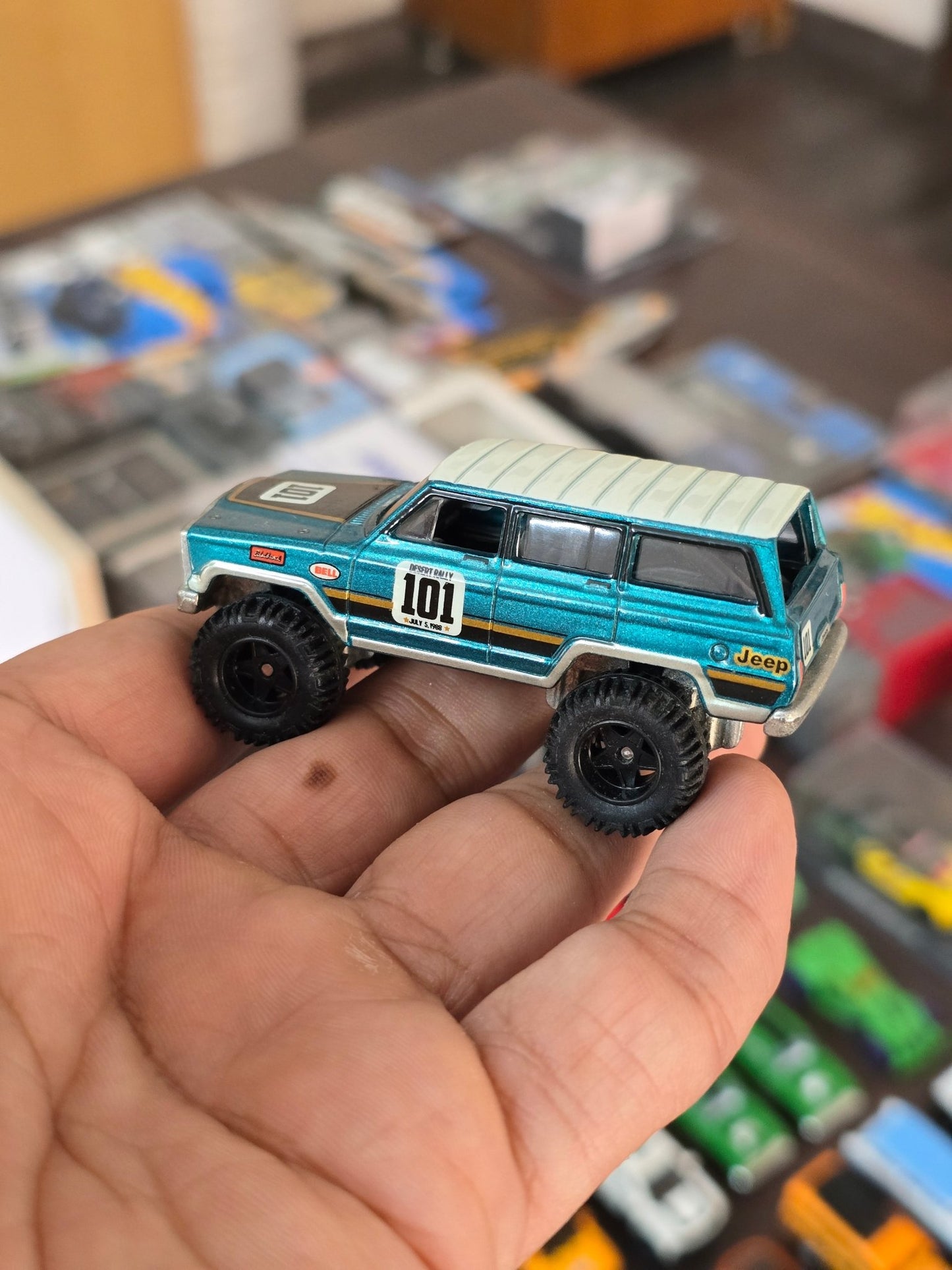 Premium Hot Wheels 1988 Jeep Grand Wagoneer (Uncarded - New) - Kinder Logs