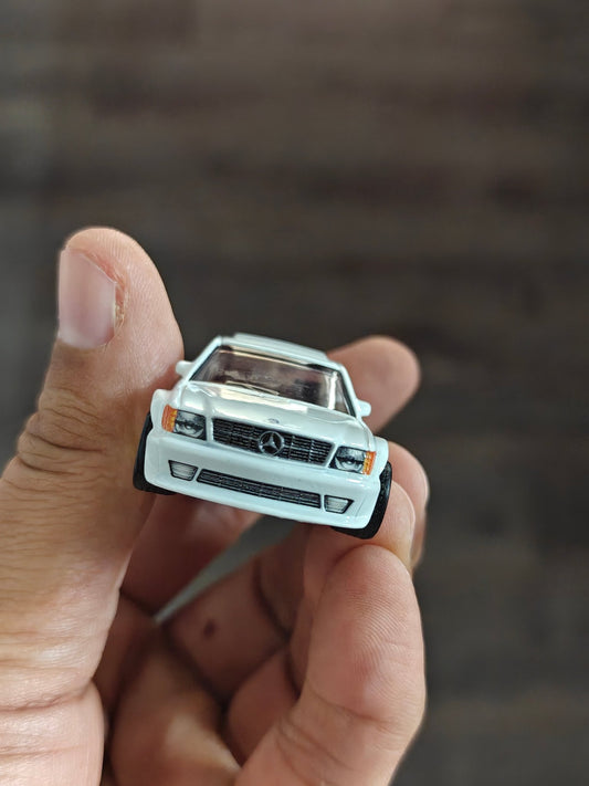 Premium Hot Wheels 1989 Mercedes-Benz 560 SEC AMG - White (Uncarded - New) - Kinder Logs