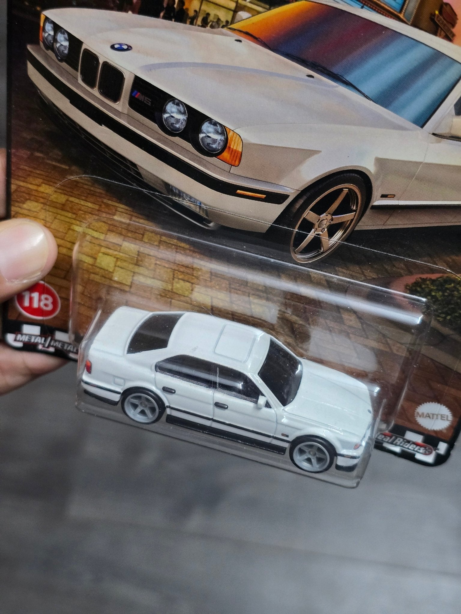 Premium Hot Wheels 1991 BMW M5 - Boulevard 118 - Kinder Logs