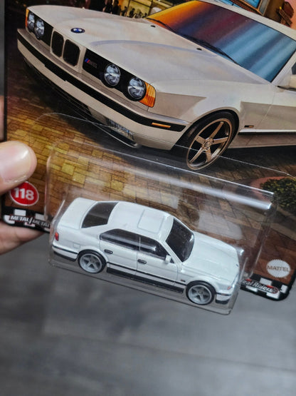 Premium Hot Wheels 1991 BMW M5 - Boulevard 118 - Kinder Logs