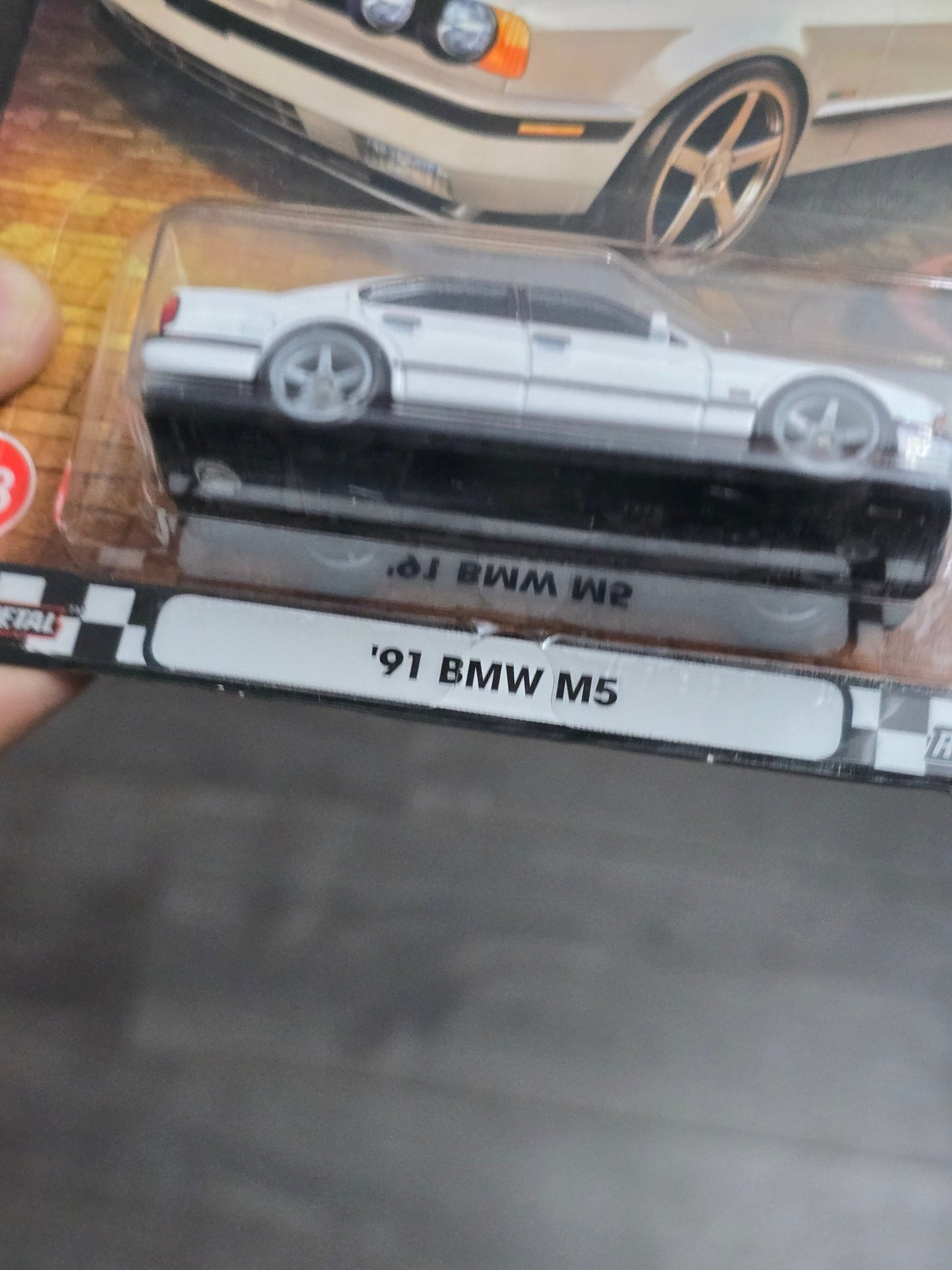 Premium Hot Wheels 1991 BMW M5 - Boulevard 118 - Kinder Logs