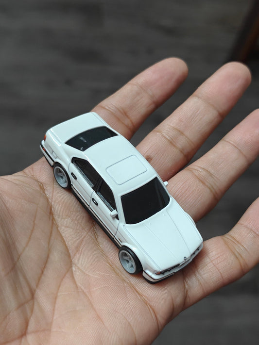 Premium Hot Wheels 1991 BMW M5 - White (Uncarded - New) - Kinder Logs