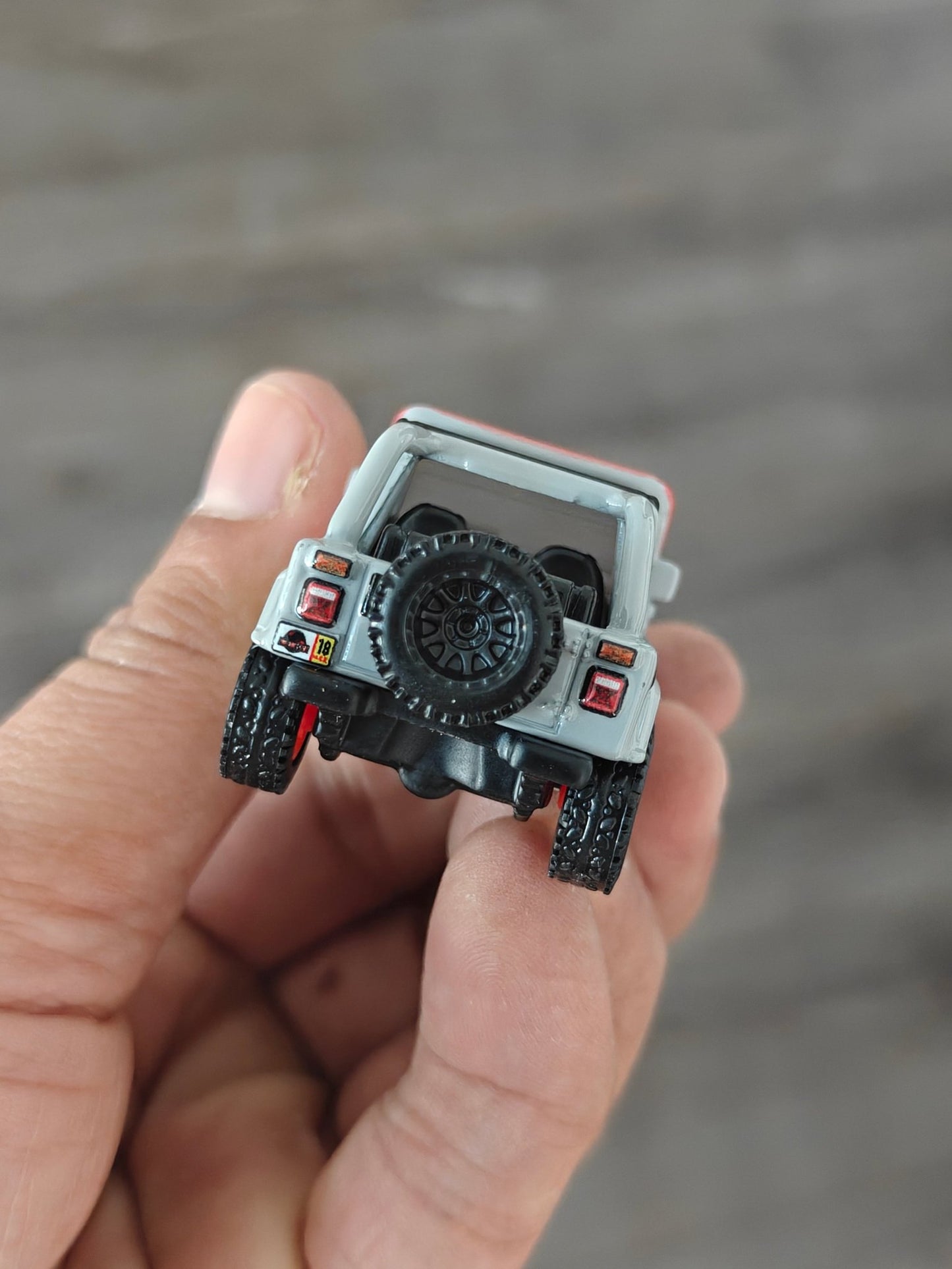 Premium Hot Wheels 1992 Jeep Wrangler Sahara Jurassic Park (Uncarded - New) - Kinder Logs