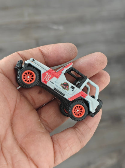 Premium Hot Wheels 1992 Jeep Wrangler Sahara Jurassic Park (Uncarded - New) - Kinder Logs