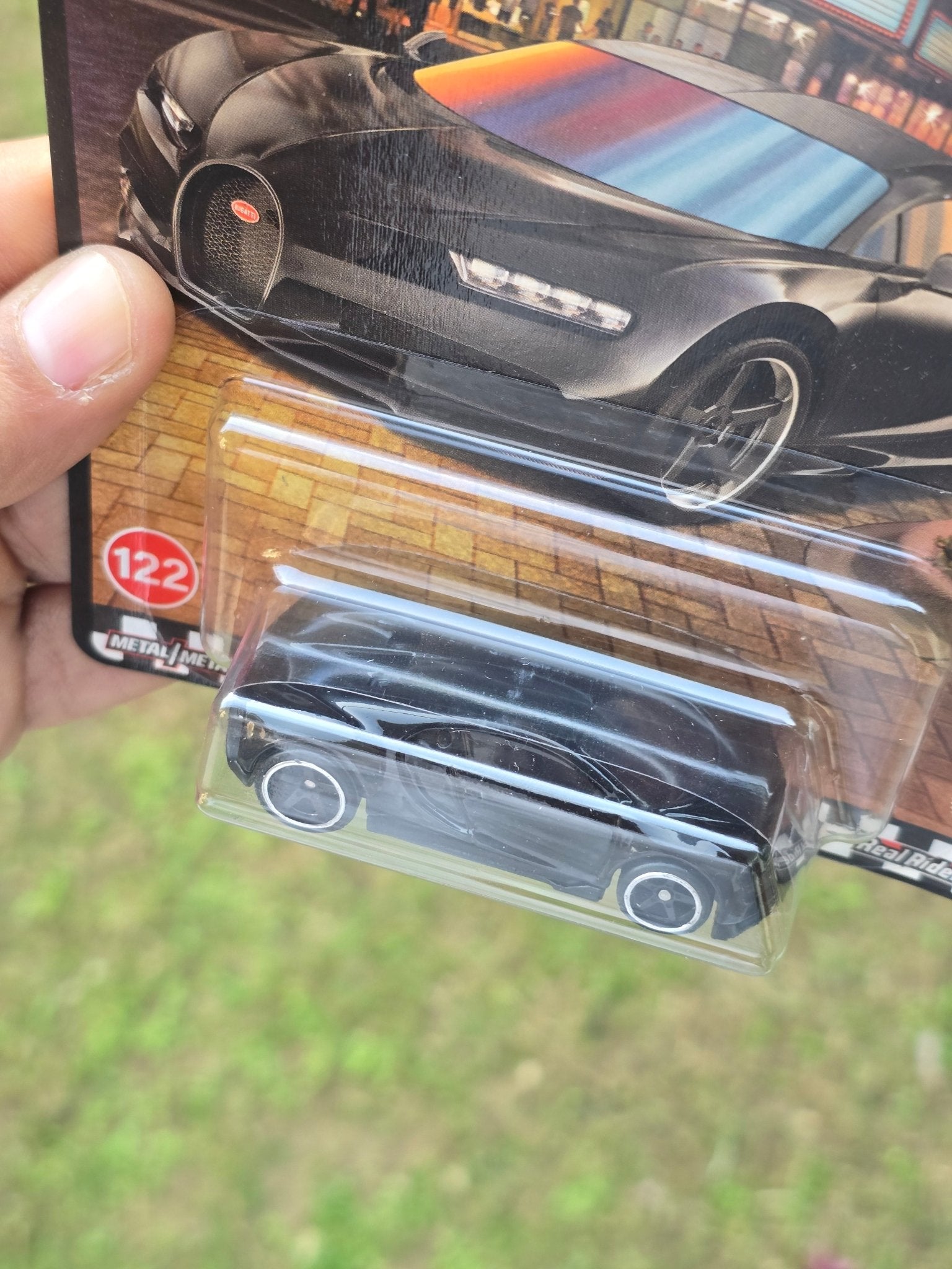 Premium Hot Wheels 2016 Bugatti Chiron - Boulevard 122 (Imported) - Kinder Logs