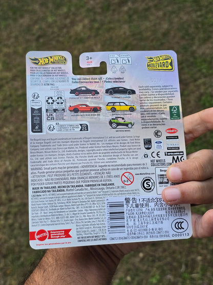 Premium Hot Wheels 2016 Bugatti Chiron - Boulevard 122 (Imported) - Kinder Logs