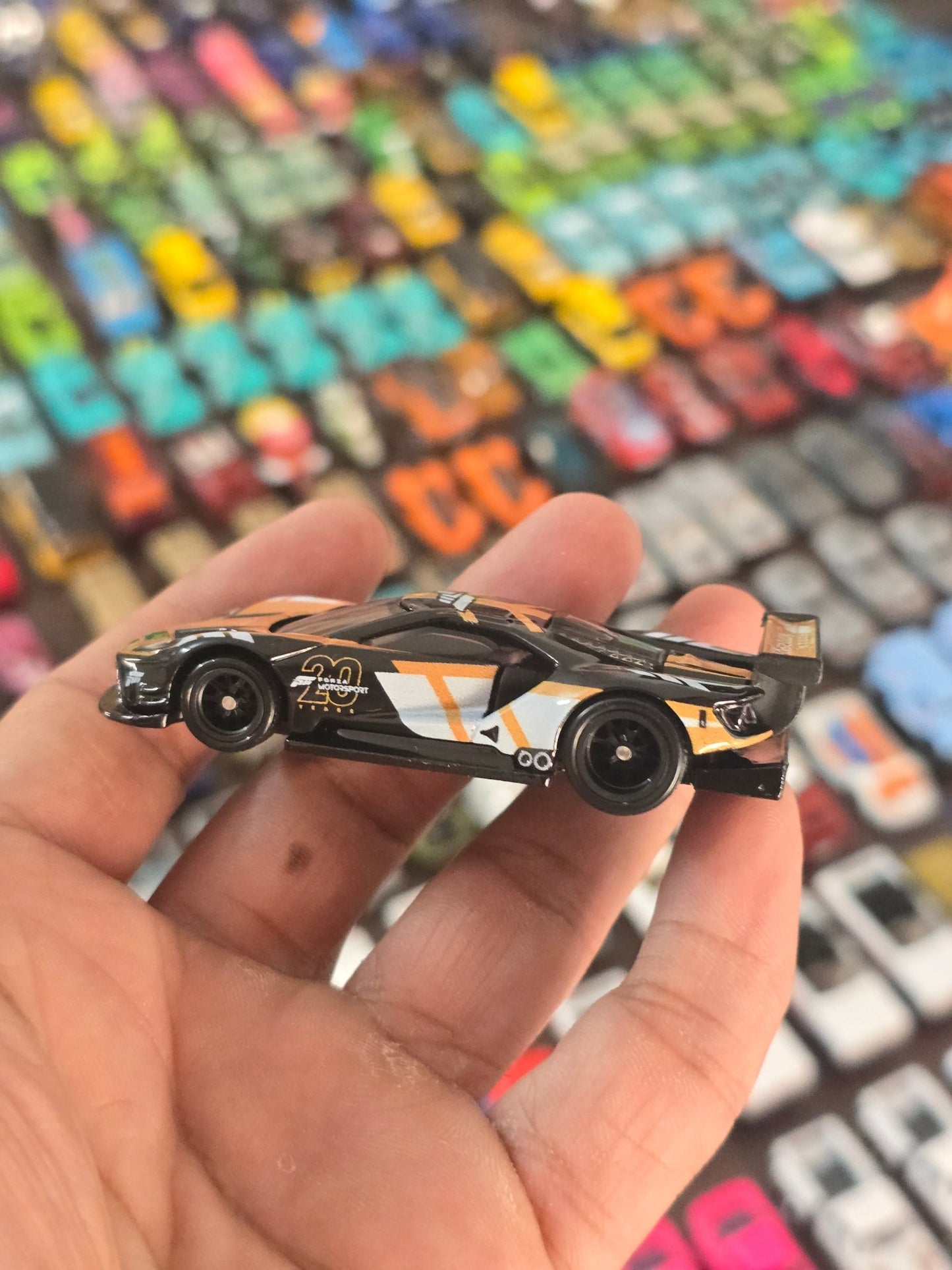 Premium Hot Wheels 2016 Ford GT Race/Course - FORZA (Uncarded - New) - Kinder Logs