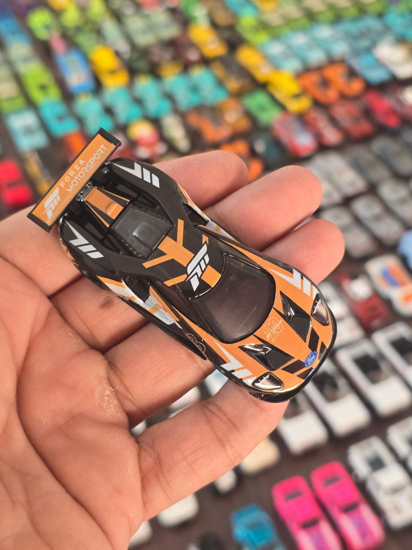 Premium Hot Wheels 2016 Ford GT Race/Course - FORZA (Uncarded - New) - Kinder Logs