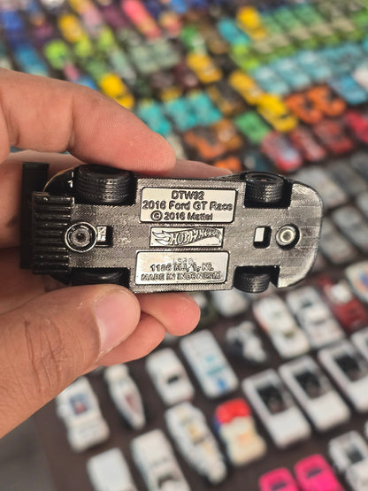 Premium Hot Wheels 2016 Ford GT Race/Course - FORZA (Uncarded - New) - Kinder Logs