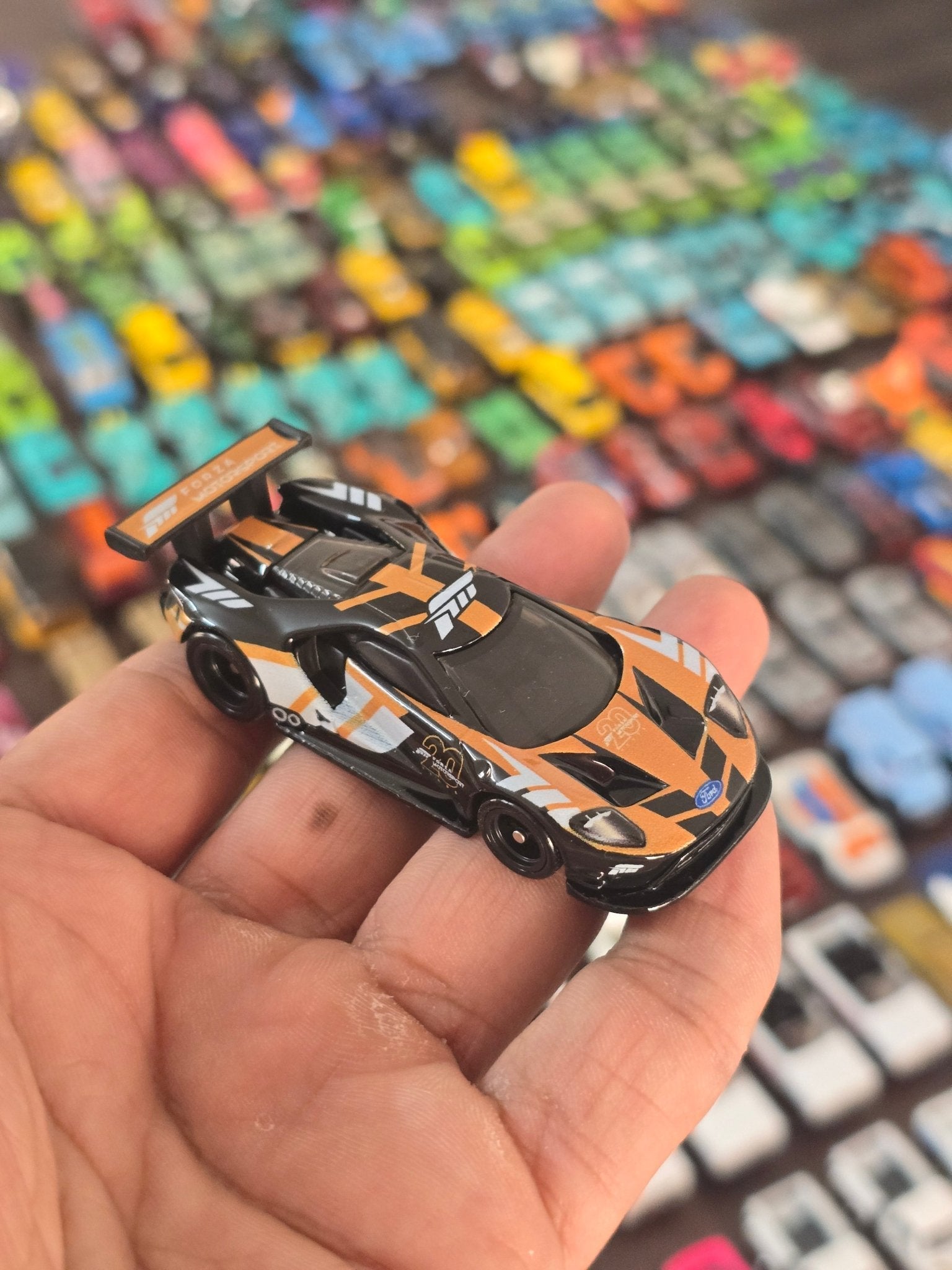 Premium Hot Wheels 2016 Ford GT Race/Course - FORZA (Uncarded - New) - Kinder Logs