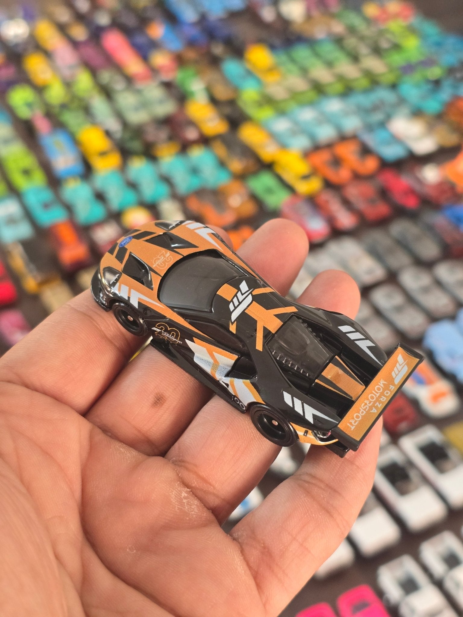 Premium Hot Wheels 2016 Ford GT Race/Course - FORZA (Uncarded - New) - Kinder Logs