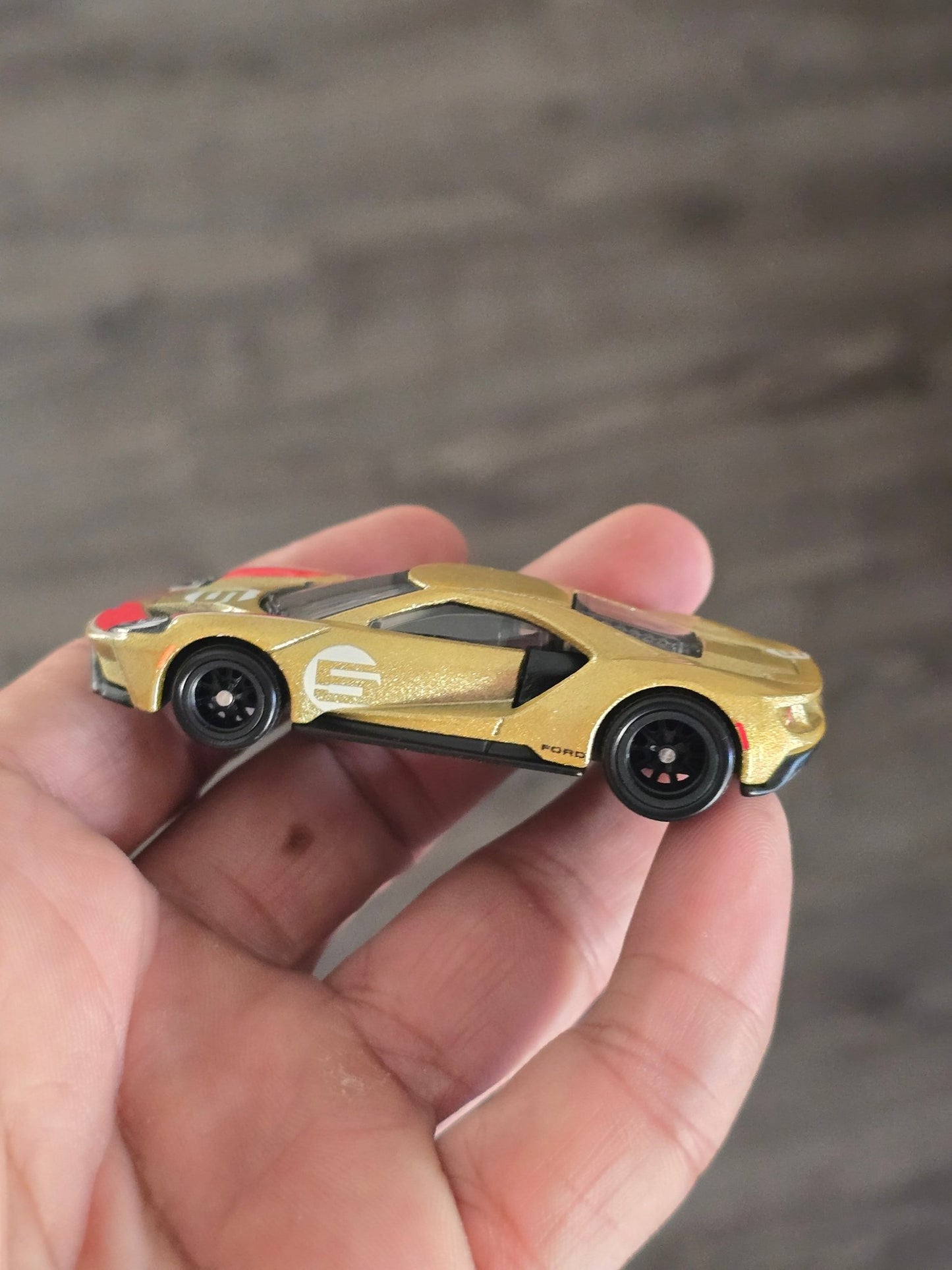 Premium Hot Wheels 2017 Ford GT (Uncarded - New) - Kinder Logs