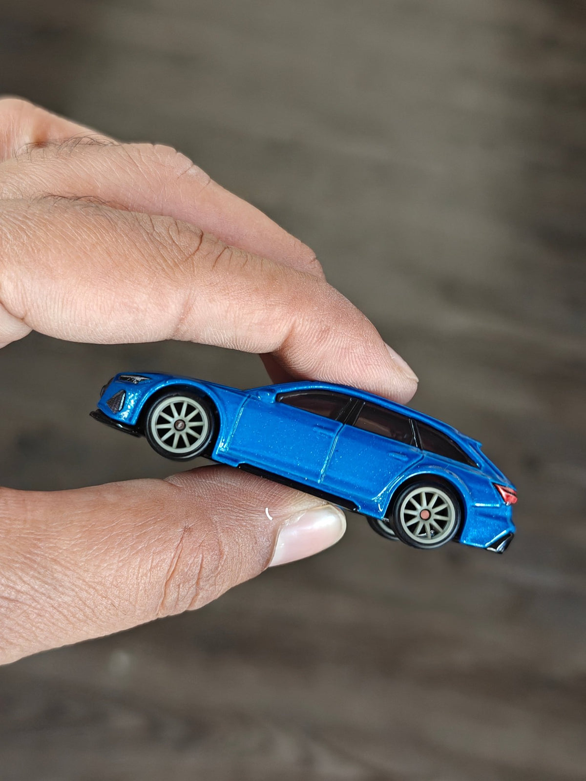 Premium Hot Wheels 2020 Audi RS6 Avant - Deutschland Design (Uncarded - New) - Kinder Logs