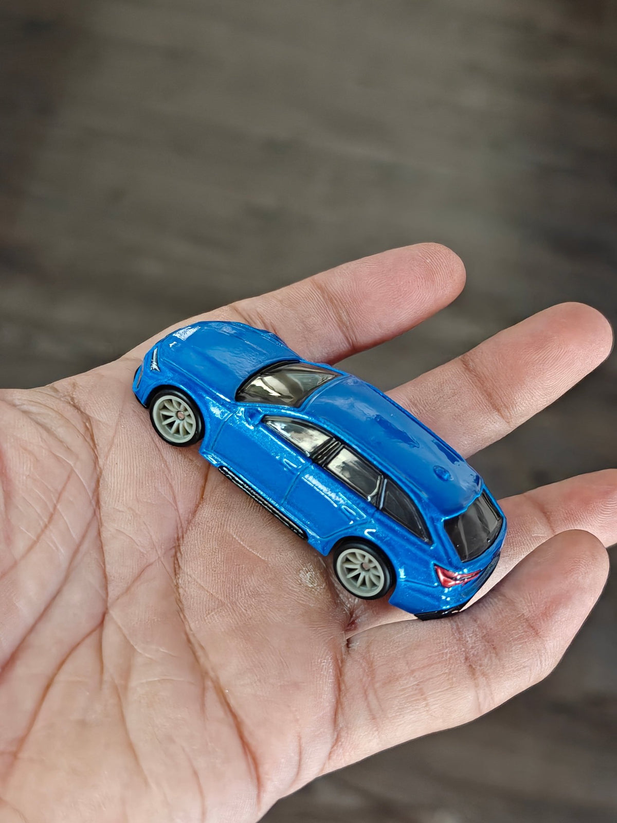 Premium Hot Wheels 2020 Audi RS6 Avant - Deutschland Design (Uncarded - New) - Kinder Logs
