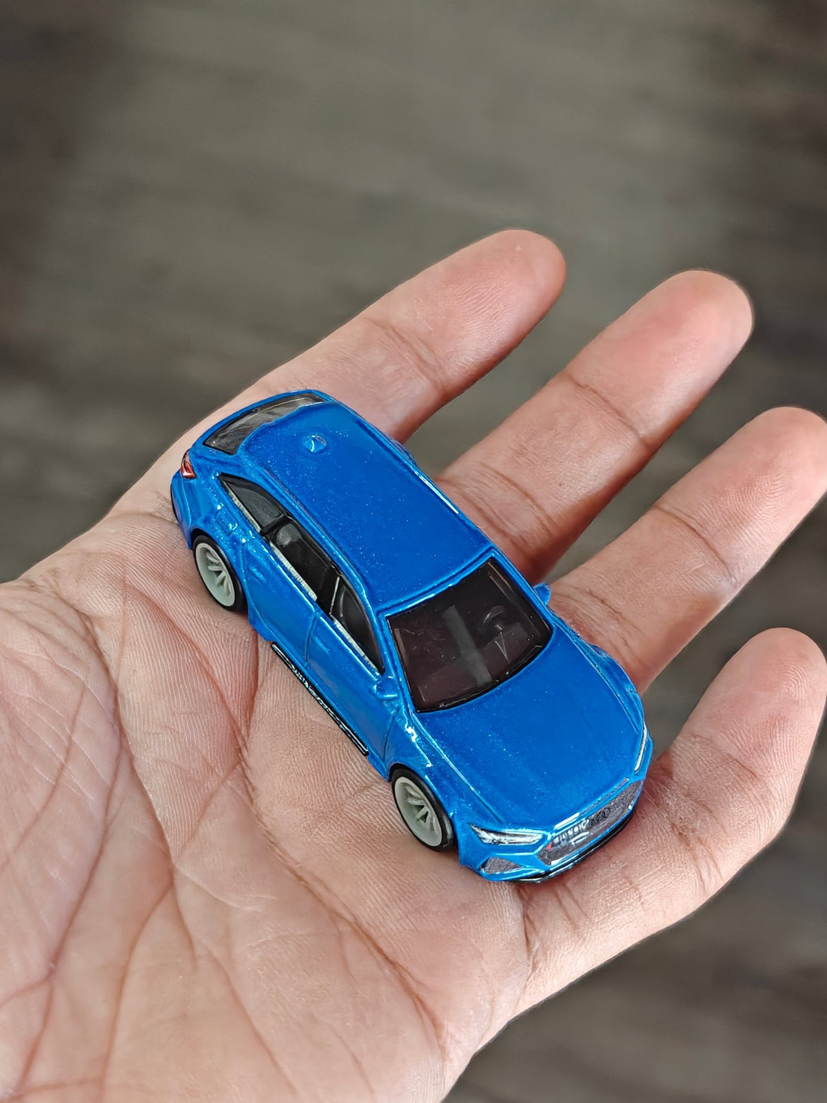 Premium Hot Wheels 2020 Audi RS6 Avant - Deutschland Design (Uncarded - New) - Kinder Logs