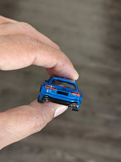 Premium Hot Wheels 2020 Audi RS6 Avant - Deutschland Design (Uncarded - New) - Kinder Logs