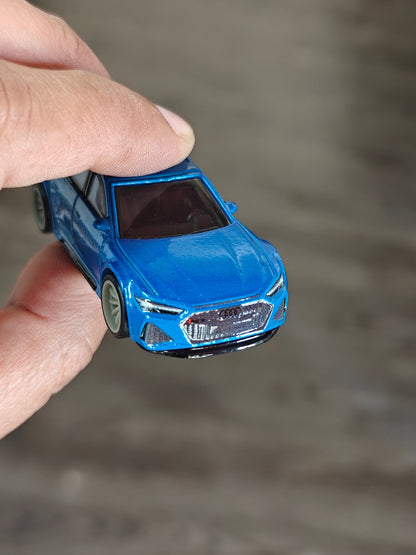 Premium Hot Wheels 2020 Audi RS6 Avant - Deutschland Design (Uncarded - New) - Kinder Logs
