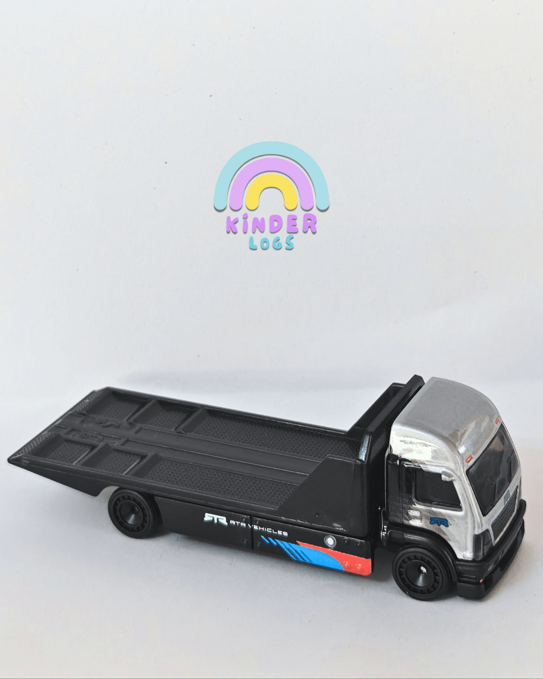 Premium Hot Wheels Aero Lift - Silver - Black (Uncarded - New) - Kinder Logs