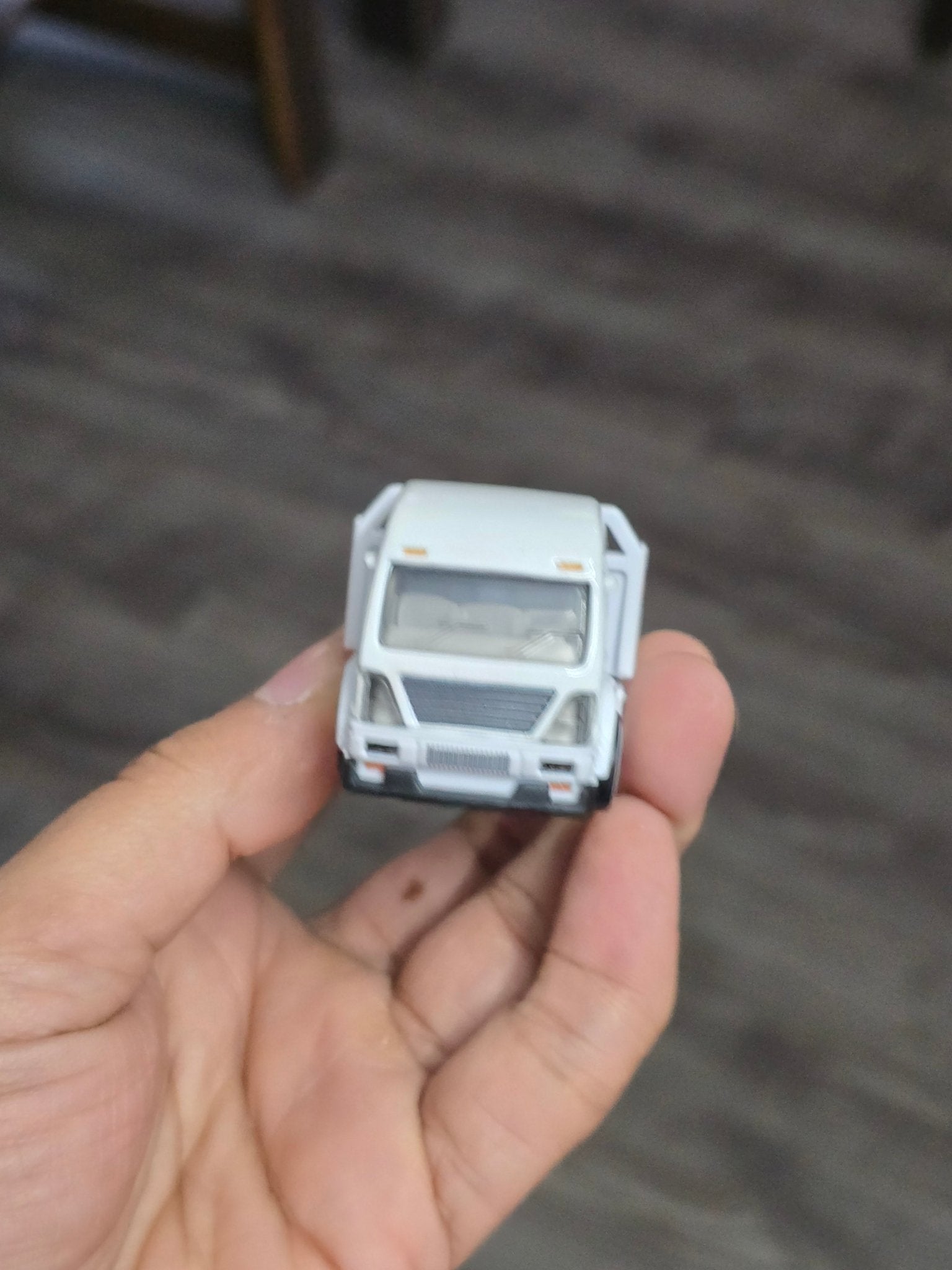 Premium Hot Wheels Aero Lift - White (Uncarded - New) - Kinder Logs