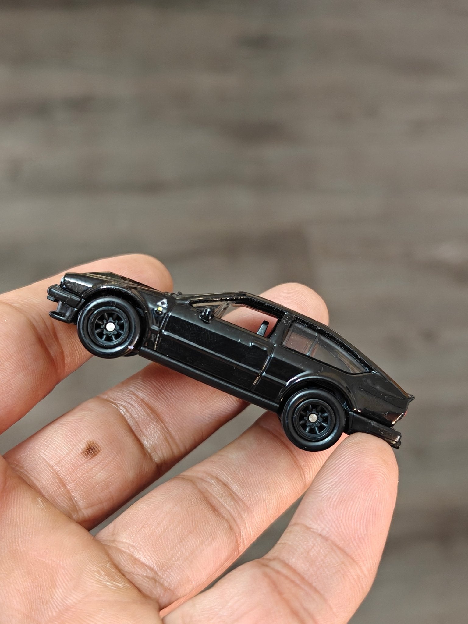 Premium Hot Wheels Alfa Romeo GTV6 3.0 CHASE 0/5 (Uncarded - With Card) - Kinder Logs