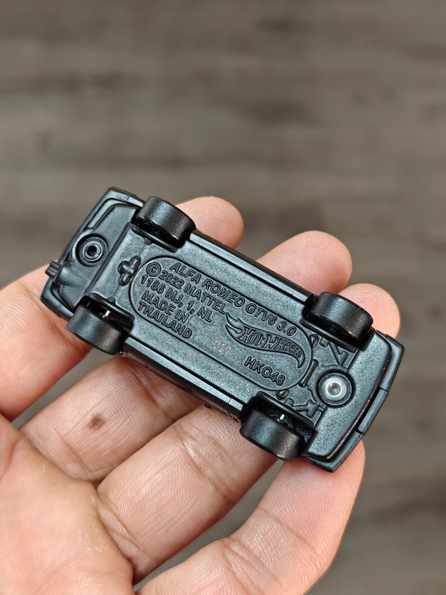 Premium Hot Wheels Alfa Romeo GTV6 3.0 CHASE 0/5 (Uncarded - With Card) - Kinder Logs