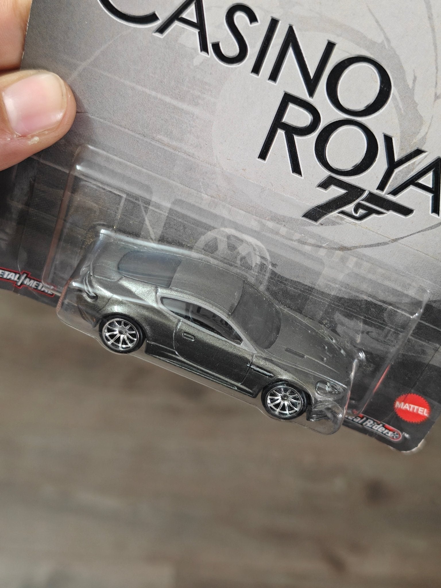 Premium Hot Wheels Aston Martin DBS - James Bond 007 Casino Royale (Imported) - Kinder Logs