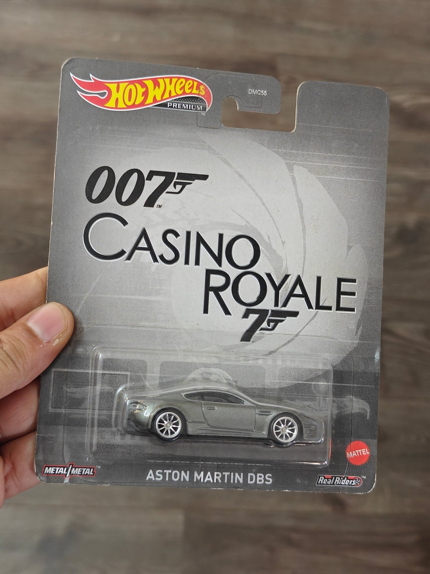 Premium Hot Wheels Aston Martin DBS - James Bond 007 Casino Royale (Imported) - Kinder Logs
