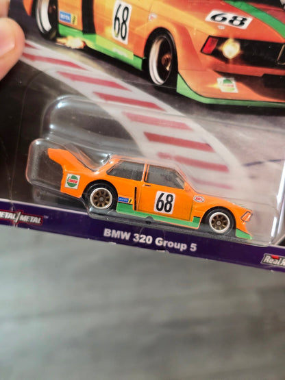 Premium Hot Wheels BMW 320 Group 5 - Race Day (Imported) - Kinder Logs