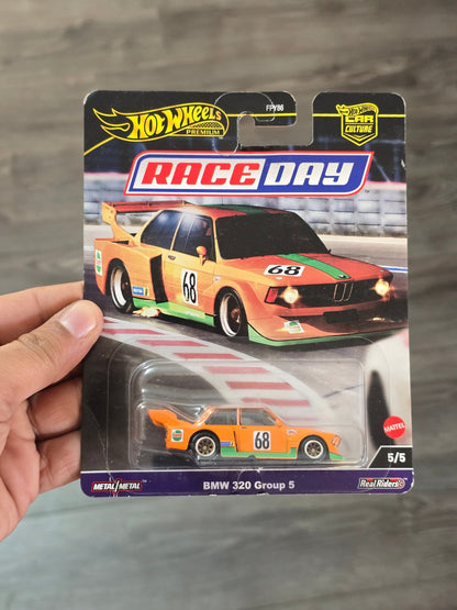Premium Hot Wheels BMW 320 Group 5 - Race Day (Imported) - Kinder Logs
