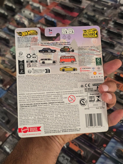 Premium Hot Wheels BMW M3 - Boulevard 115 (Imported) - Kinder Logs