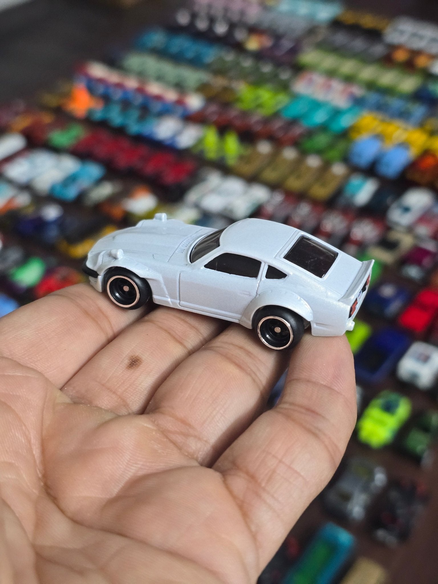Premium Hot Wheels Custom Datsun 240Z (Uncarded) - Kinder Logs India
