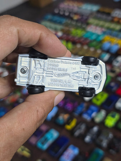 Premium Hot Wheels Custom Datsun 240Z - Pearl White (Uncarded - New) - Kinder Logs