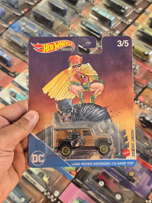 Premium Hot Wheels DC Batman & Robin Land Rover Defender 110 Hard Top - Kinder Logs