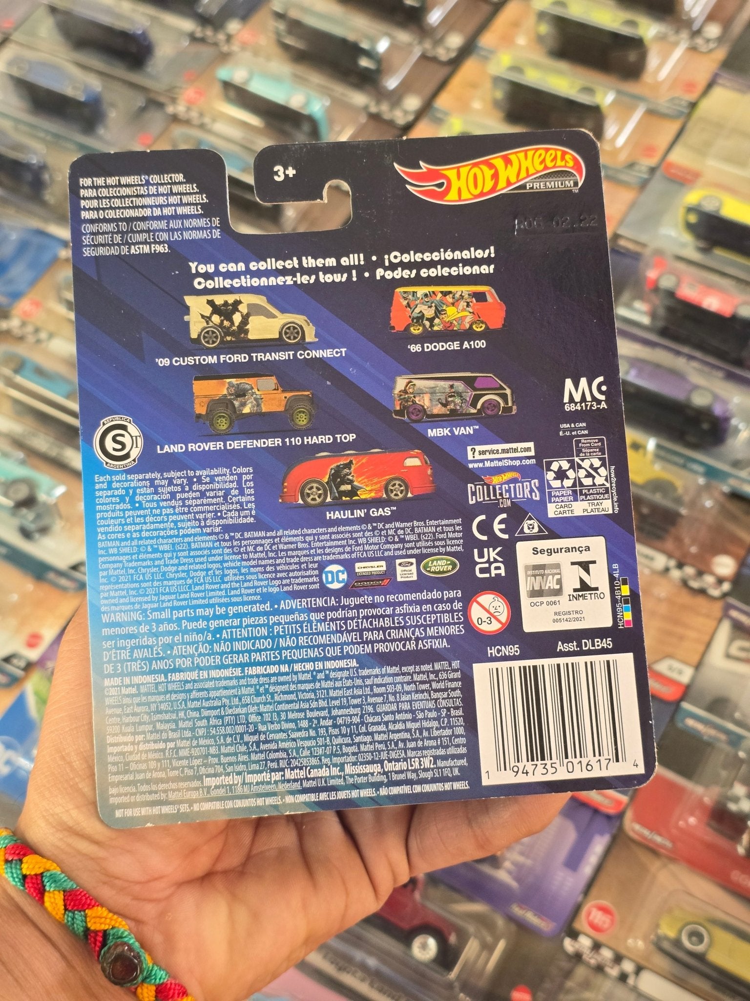 Premium Hot Wheels DC Batman & Robin Land Rover Defender 110 Hard Top - Kinder Logs