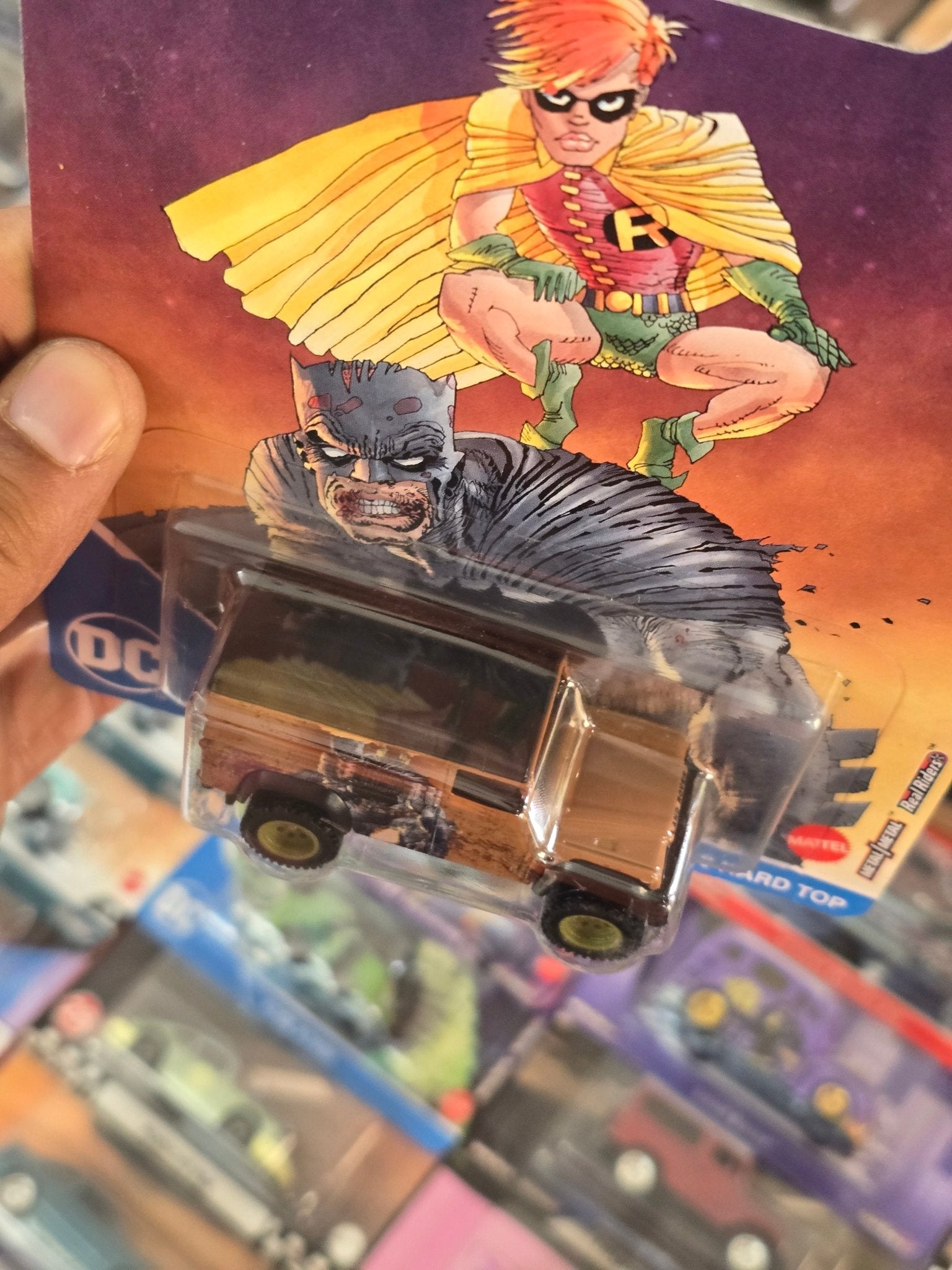 Premium Hot Wheels DC Batman & Robin Land Rover Defender 110 Hard Top - Kinder Logs