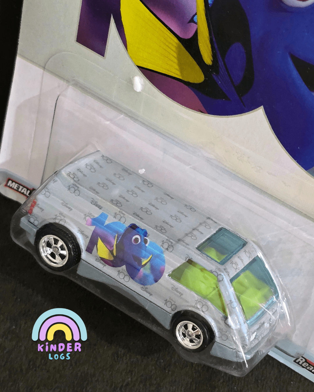 Premium Hot Wheels Dream Van XGW - Disney 100 Edition (Dory) - Kinder Logs