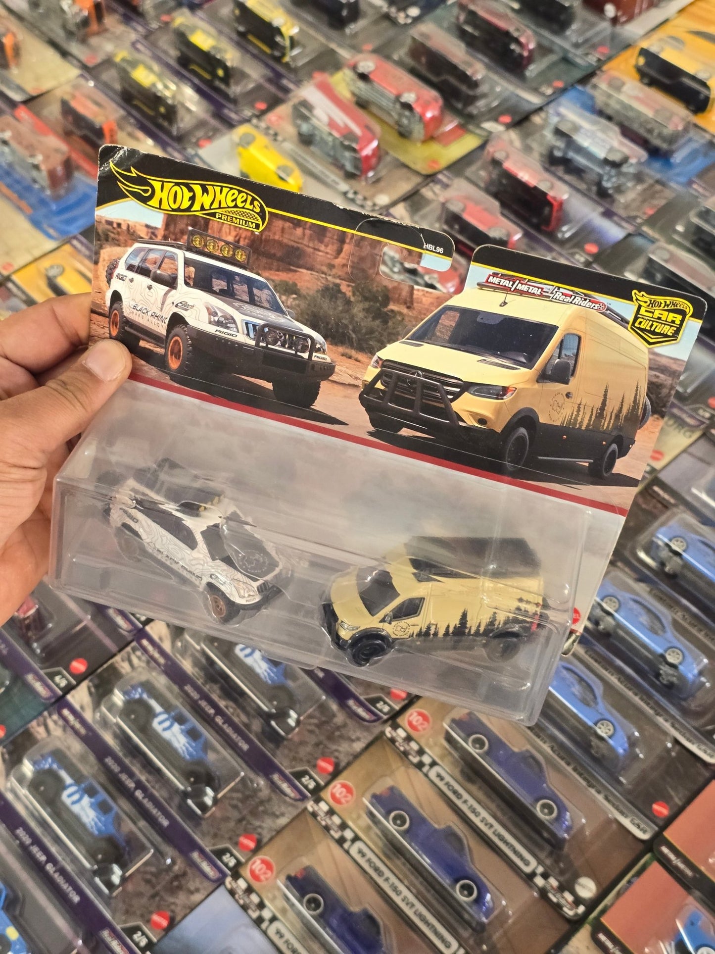 Premium Hot Wheels Duo Pack - Toyota LC Prado, Mercedes Sprinter - Kinder Logs