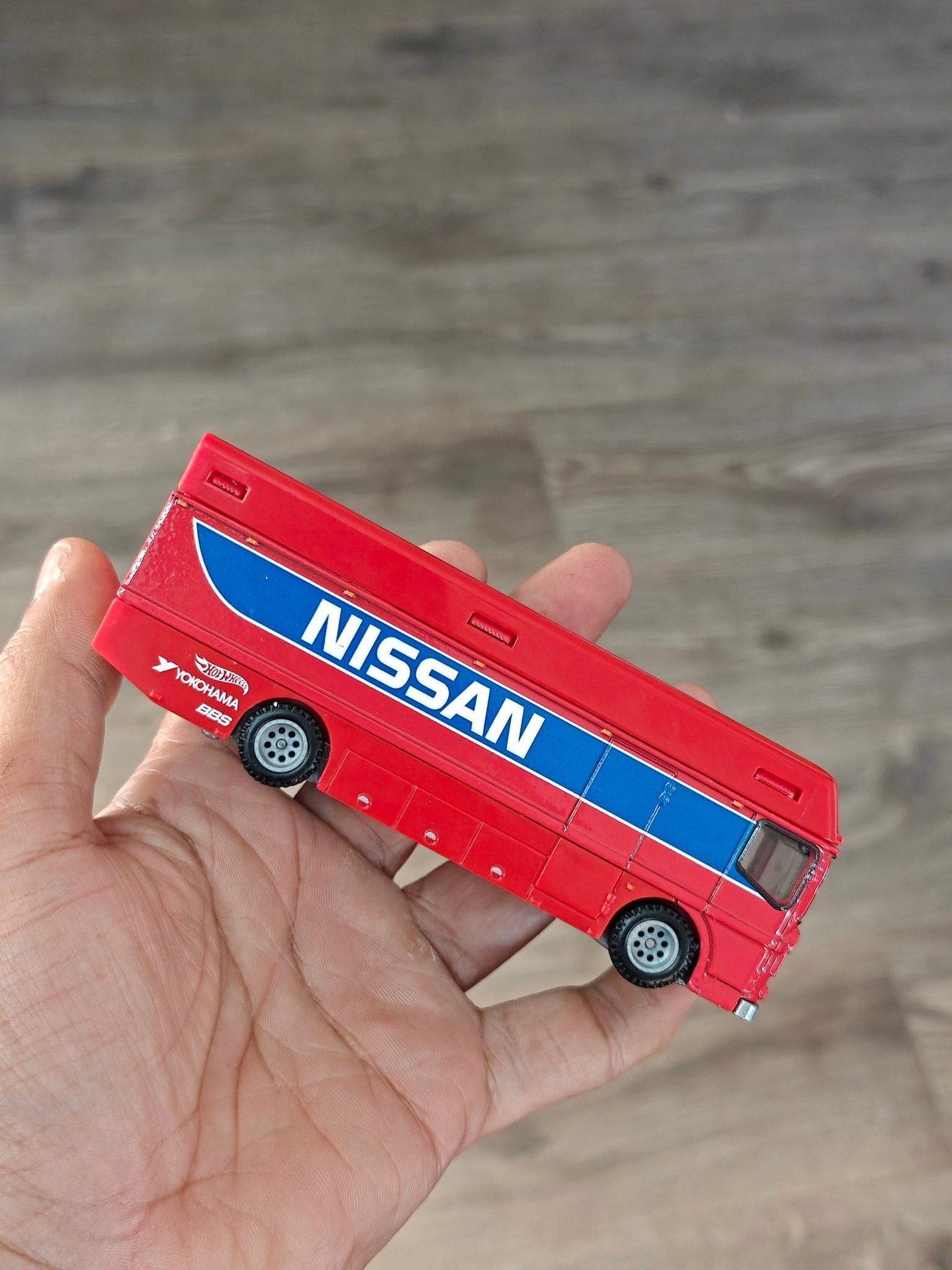 Premium Hot Wheels Euro Hauler - Red (Uncarded - New) - Kinder Logs